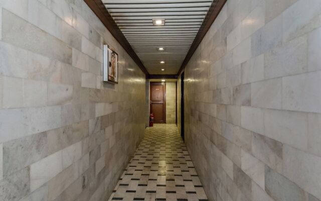 OYO Flagship 18502 Sahar International