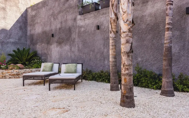 Leone Apartment with Garden