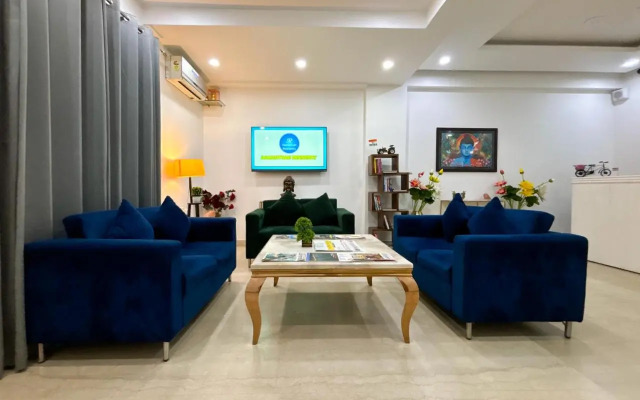 OYO Rooms 813 near Omaxe City Centre