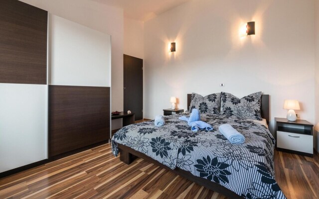 Amazing Home in Pula with Hot Tub, WiFi & 4 Bedrooms