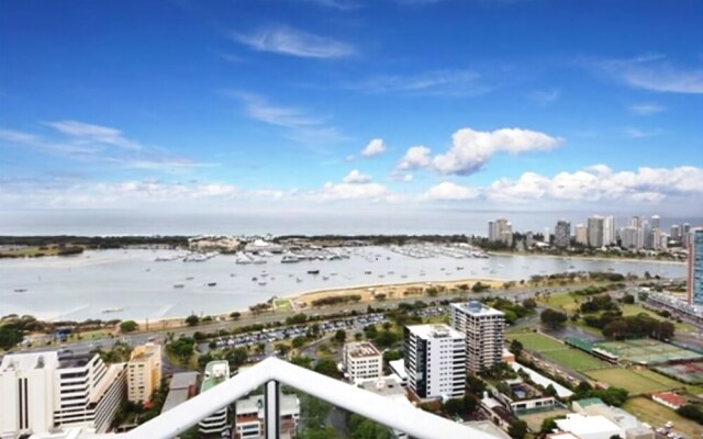 Panoramic Views at Sub Penthouse Apt