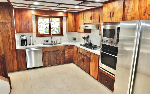 Beachside Sanctuary Lovely 3 BDR Steps to Ocean!