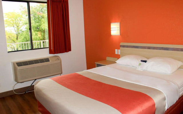 Motel 6 Enfield, CT - Hartford