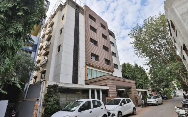 Varma Palace By OYO Rooms