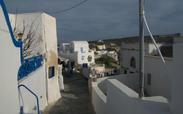 Agrilia secluded cave house