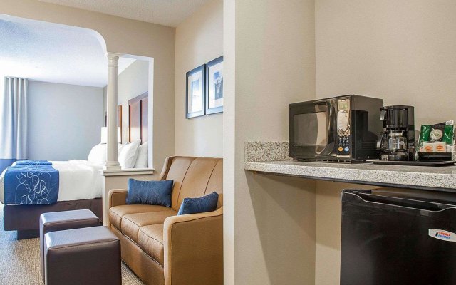 Comfort Suites West Warwick - Providence