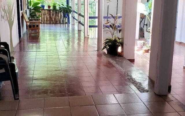 Hotel & Hostal Mayflower