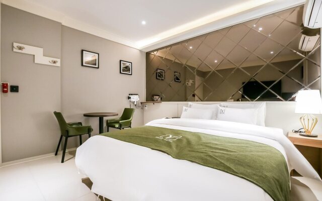 Yellow Hotel