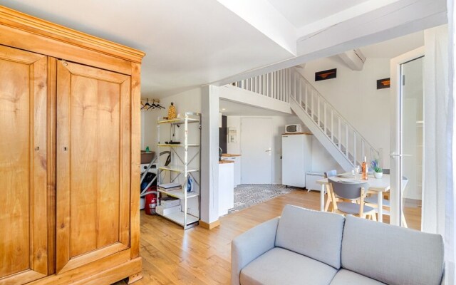 Quiet Duplex - Private Garage - Close to Transport