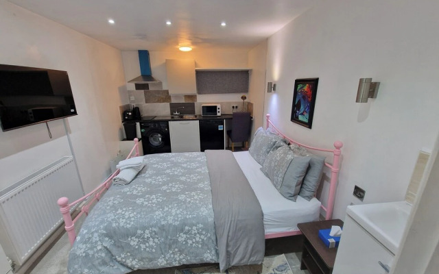 Sunset View Retreat in Wednesbury