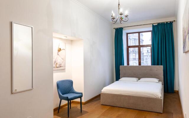 Romari площа Міцкевича