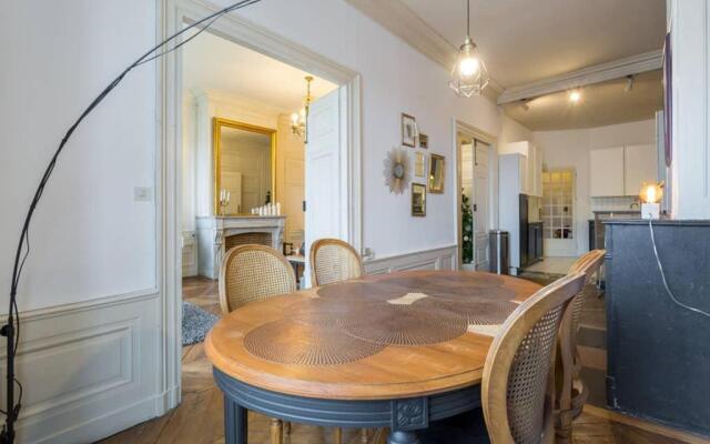 Appartement Haussmannien d’Artiste, exception, quai de Saône balcon+Parking