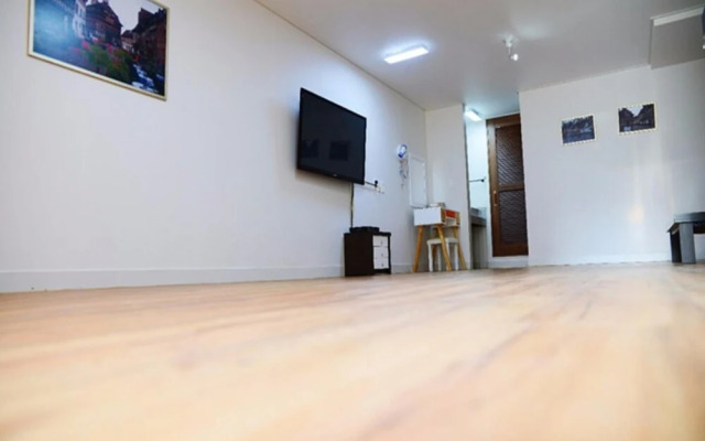 Boryeong Swiss Chalet Pension