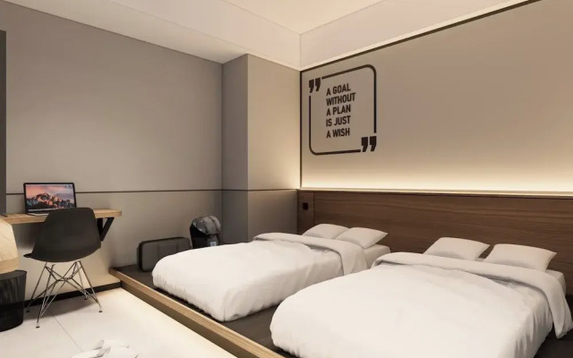 Fieris Izzy Hotel