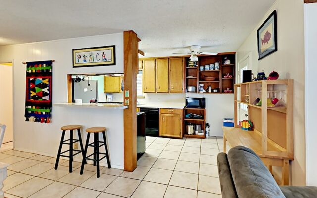 The Purple House - Four Bedroom Home