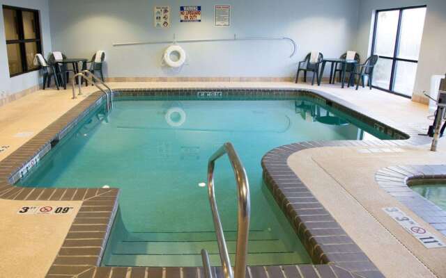 Comfort Suites Fultondale I-65 near I-22