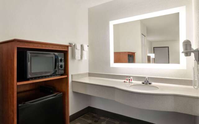 Howard Johnson by Wyndham Chattanooga Lookout Mountain I-24