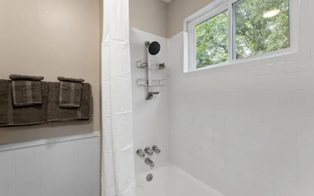 Efficiency Studio Close to Downtown and Domain