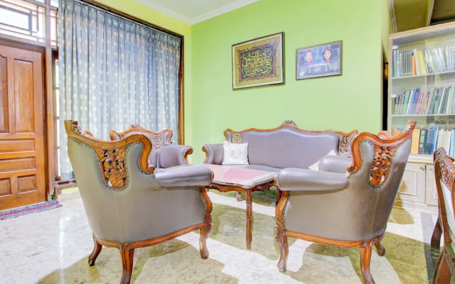 OYO 94009 Homestay Ndalem Kademangan