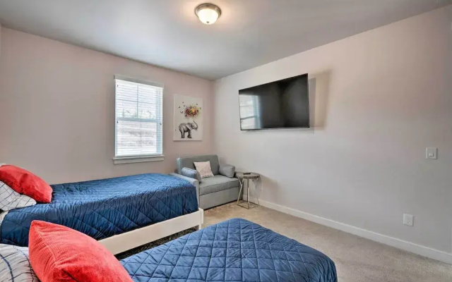 Inviting Hideout Townhome w/ Balcony & Lake Views!