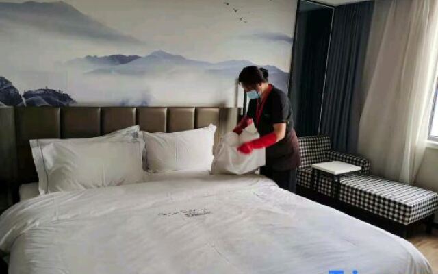 Qingmu Inns (Nanjing Longjiang Metro Station New City Plaza)