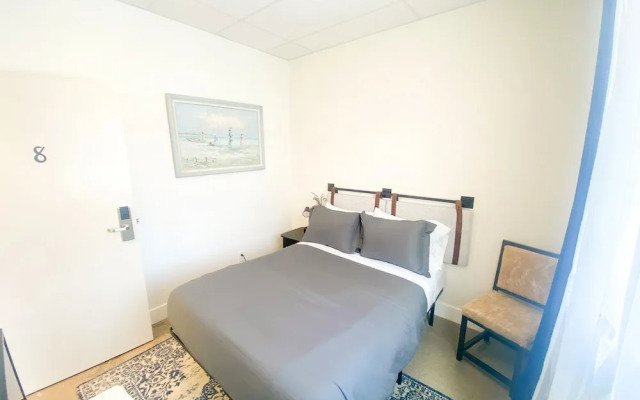 ITH Santa Barbara Beach Hostel