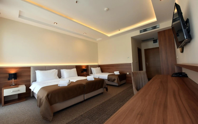 Hotel Lazaro
