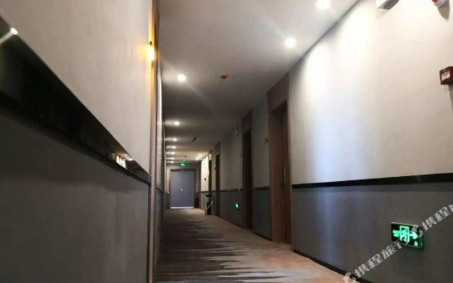 Elong Wanguo Hotel (Nanchang Railway Station Bayi Square)