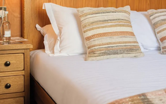 The Old Farmhouse Pub & Rooms