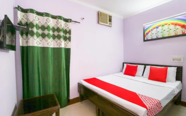 Hotel Crown Plaza by OYO Rooms