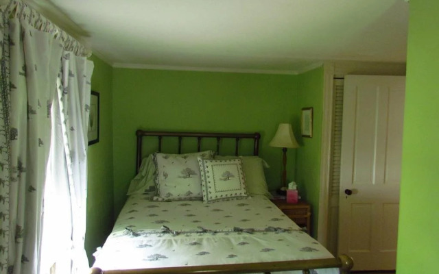 Lorraine Parish Bedroom Suites