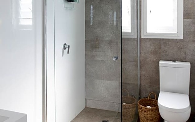 Robertson Public House