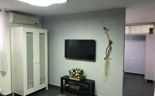 Cozy modern apartment near the sea in city center