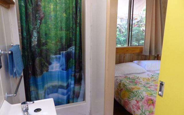 Lake Eacham Tourist Park & Self Contained Cabins