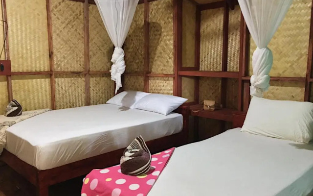 Hutyee Boat Bungalow