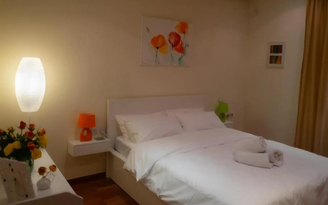 Valletta Collection - Merchant Str Apartment with large yard
