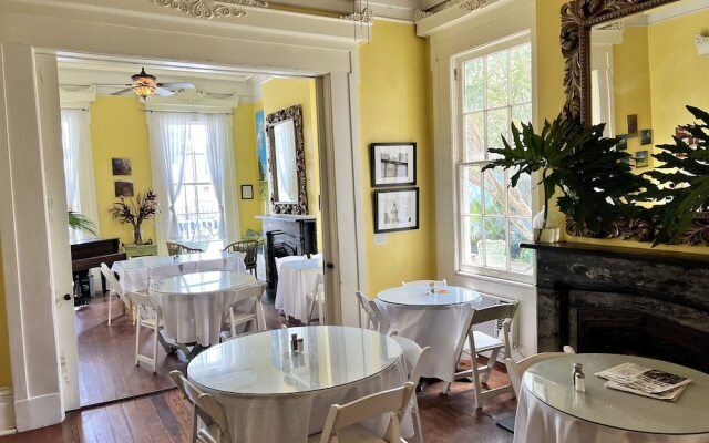 Creole Gardens Guesthouse and Inn