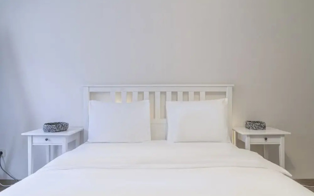 Vibrant and Central Flat With Balcony in Maltepe