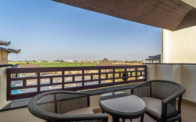 Shyama Sarovar Portico