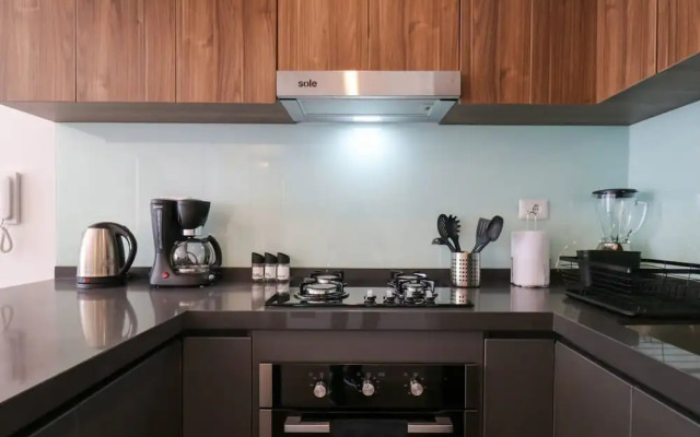 w Fascinating 1BR With Balcony in San Isidro