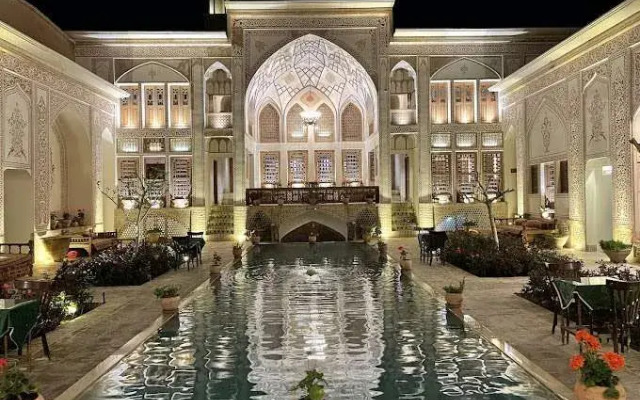Mahinestan Raheb Hotel