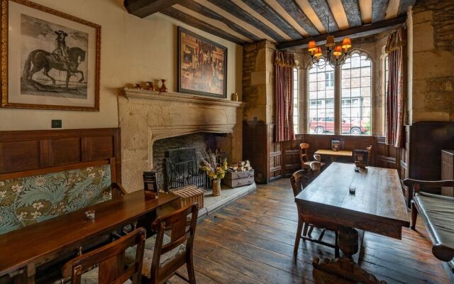 The George Inn & The Plaine