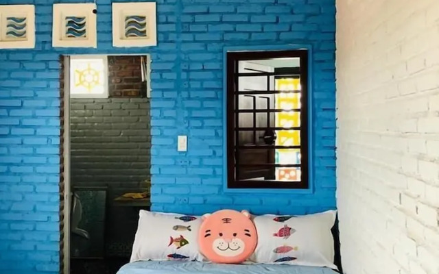 Golden Lantern Tam Thanh