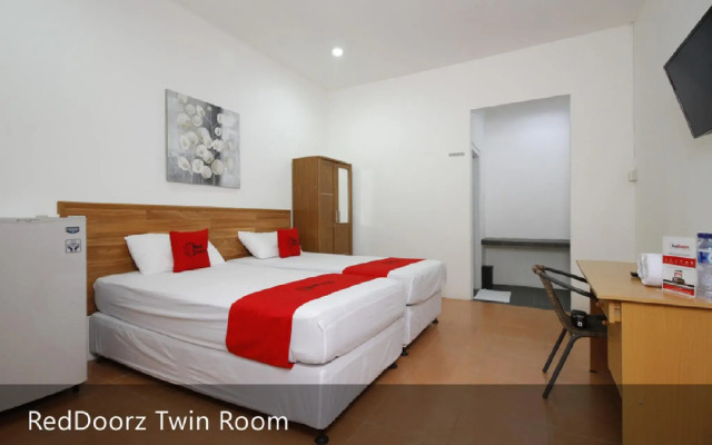 RedDoorz Plus near Plaza Indonesia