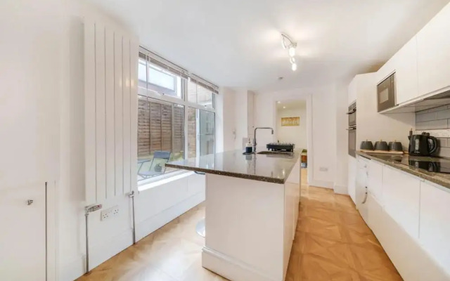 Charming Spacious 2-bed Apartment in London