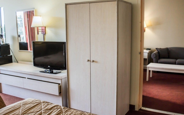 Quality Inn & Suites St Augustine Beach Area