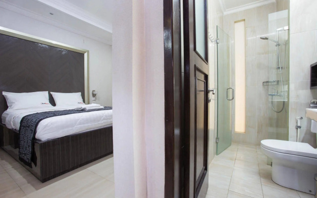RedDoorz Plus near Pondok Indah Mall