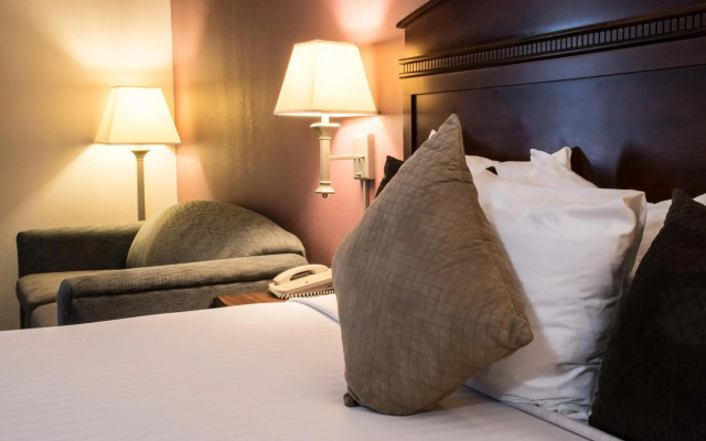 Greenstay Hotel & Suites