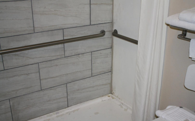 Quality Inn & Suites Wichita Falls I-44