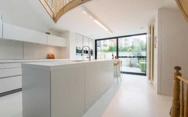 Spacious Belle Epoque House with free parking